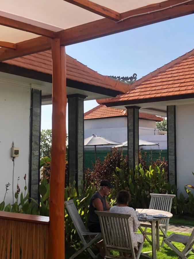 Juan Beach Bungalow Batununggul Exterior foto